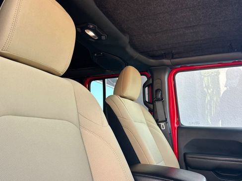 Used 2018 Jeep Wrangler Unlimited Sport S AWD/4WD image 17