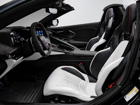 Used 2023 Chevrolet Corvette Stingray Premium Conv w/ Z51 Performance Package image 43