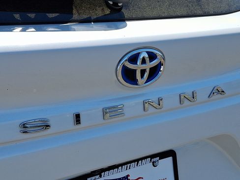 Used 2022 Toyota Sienna Platinum AWD/4WD image 29