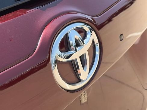 Used 2016 Toyota Highlander Plus FWD image 12