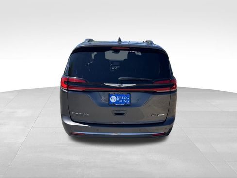 Used 2021 Chrysler Pacifica Touring-L w/ Premium & Safety Sphere Group AWD/4WD image 5