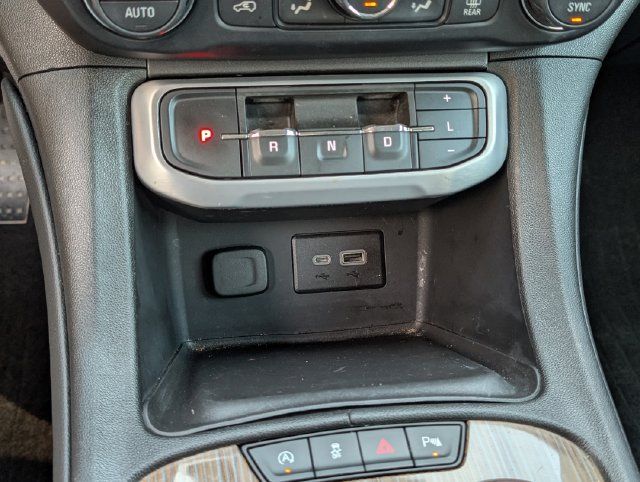 Used 2021 GMC Acadia SLE w/ Driver Convenience Package FWD image 13
