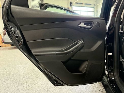 Used 2018 Ford Focus SEL w/ SEL Plus Black Pack image 11