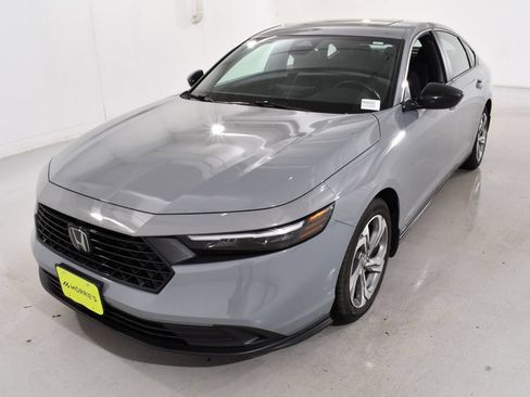 Used 2024 Honda Accord Sport image 2