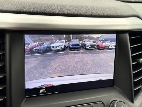 Certified 2023 GMC Acadia SLT AWD/4WD image 13