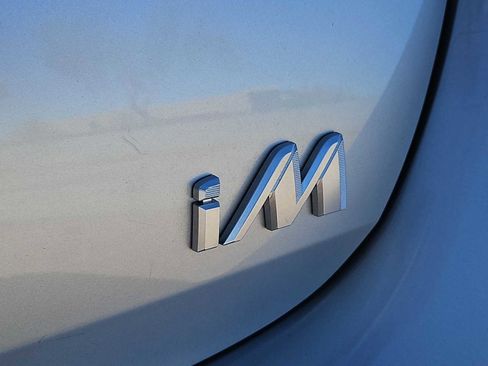 Used 2018 Toyota Corolla iM image 12