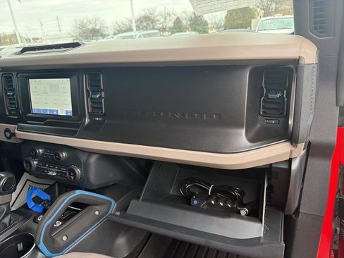 Used 2022 Ford Bronco Wildtrak image 37