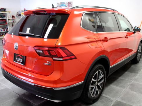 Used 2018 Volkswagen Tiguan SE w/ Panoramic Sunroof Package image 6