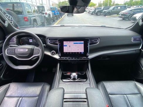 Used 2024 Jeep Wagoneer Series II w/ Flexible Seating Group RWD image 16