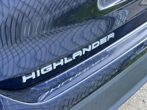 Used 2022 Toyota Highlander LE image 6