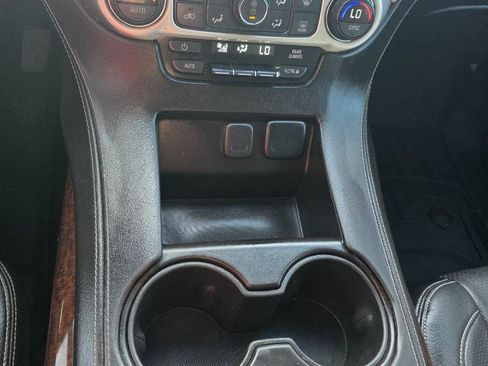 Used 2015 GMC Yukon XL SLE image 18