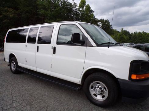 Used 2017 Chevrolet Express 3500 LS RWD image 4