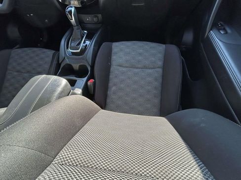 Used 2020 Nissan Rogue Sport SV image 14