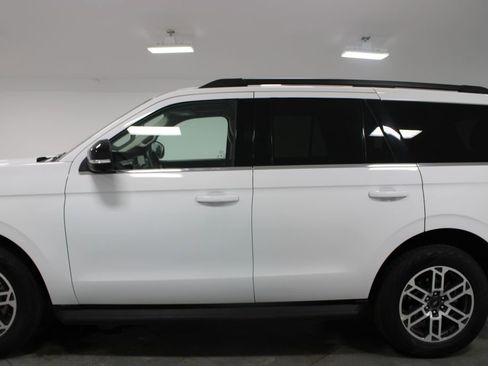 Used 2025 Ford Expedition Active AWD/4WD image 6