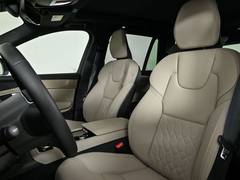 New 2026 Volvo XC90 B6 Plus w/ Protection Package Premier image 5