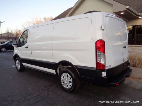 Used 2019 Ford Transit 250 130 Low Roof RWD image 4