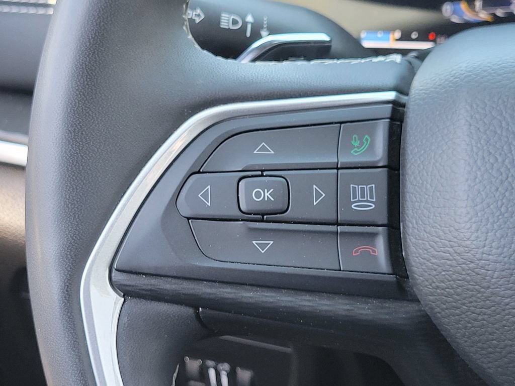 Used 2023 Jeep Grand Cherokee L Laredo AWD/4WD image 5