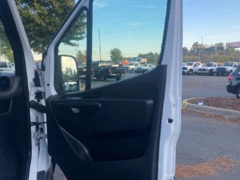 Used 2022 Mercedes-Benz Sprinter 2500 image 13