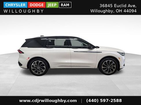 Used 2024 Lincoln Nautilus Reserve w/ Equipment Group 202A AWD/4WD image 4