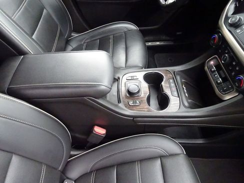 Certified 2022 GMC Acadia Denali w/ Denali Ultimate Package image 21