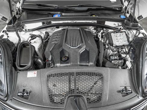 Certified 2024 Porsche Macan AWD/4WD image 12