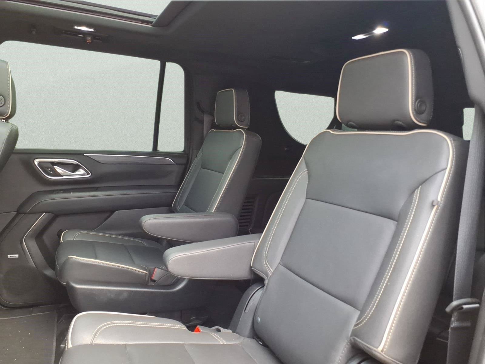 Used 2023 GMC Yukon XL SLT w/ SLT Premium Package AWD/4WD image 13