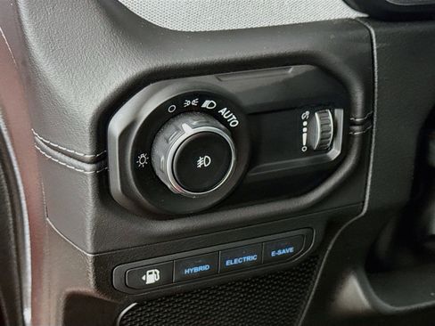 Used 2025 Jeep Wrangler Unlimited Sahara AWD/4WD image 12