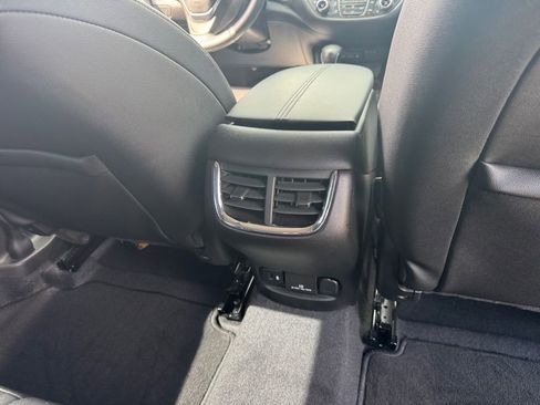 Used 2022 Chevrolet Malibu Premier image 23