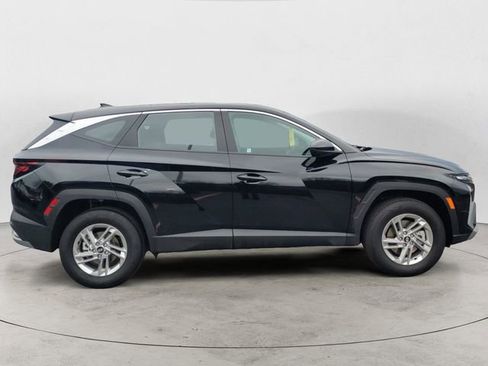 Certified 2025 Hyundai Tucson SE image 6