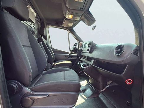Used 2022 Mercedes-Benz Sprinter 1500 image 19