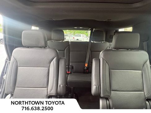 Used 2022 Chevrolet Tahoe LT w/ Luxury Package AWD/4WD image 17