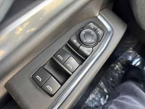 Used 2025 GMC Sierra 1500 SLT image 11