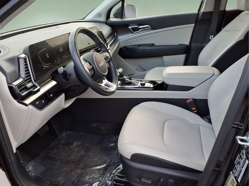 Used 2025 Kia Sportage EX image 11