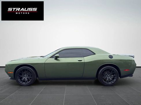 Used 2018 Dodge Challenger SXT RWD image 5