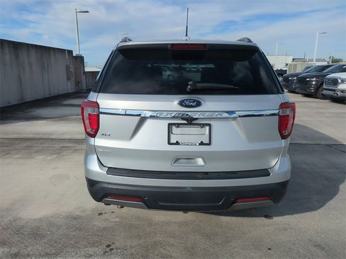Used 2019 Ford Explorer XLT w/ Equipment Group 202A image 6
