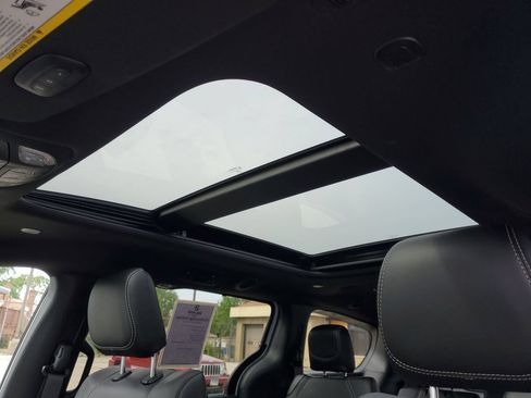 New 2027 Chrysler Pacifica Select FWD image 17