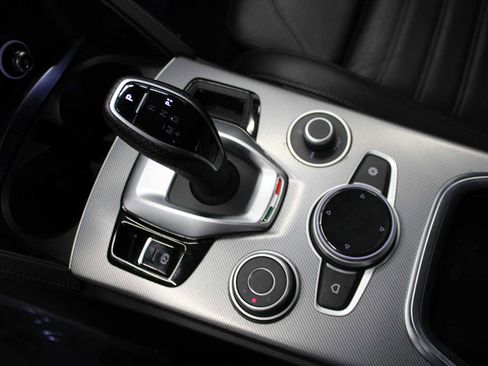 Used 2022 Alfa Romeo Stelvio Veloce image 34