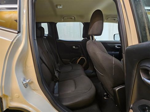 Used 2016 Jeep Renegade Latitude image 14