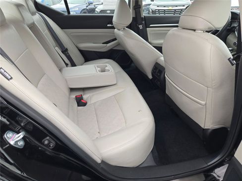 Used 2024 Nissan Altima 2.5 SL image 11