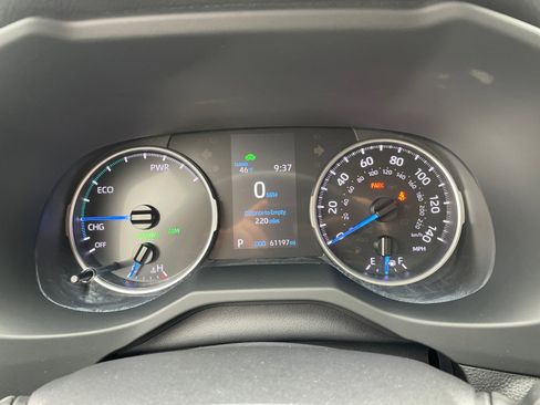 Used 2020 Toyota RAV4 XLE image 3