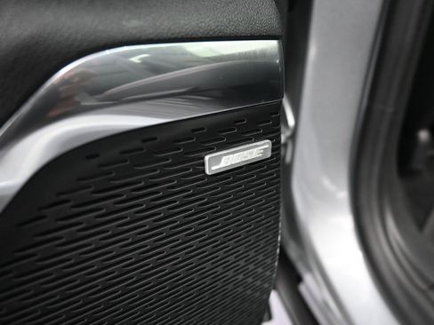 Used 2024 Chevrolet Traverse RS FWD image 29