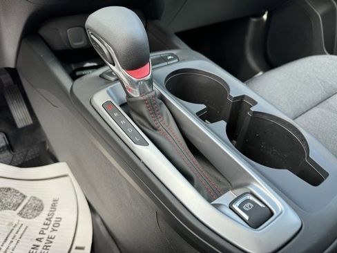 Used 2025 Chevrolet Trax RS w/ Sunroof Package image 15