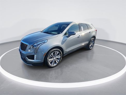 Used 2025 Cadillac XT5 Premium Luxury image 4