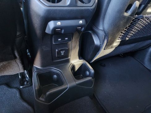 Used 2022 Jeep Gladiator Mojave image 11