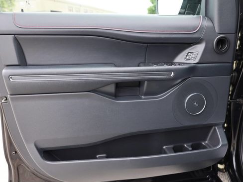 Used 2023 Ford Expedition Limited AWD/4WD image 12