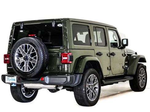 Used 2023 Jeep Wrangler Unlimited Sahara w/ Cold Weather Group AWD/4WD image 7