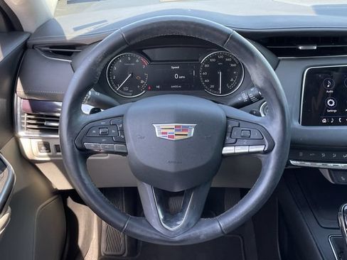 Used 2023 Cadillac XT4 Luxury w/ Cold Weather Package FWD image 12