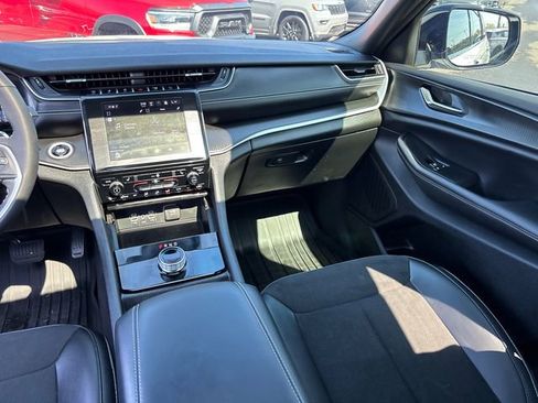 Used 2024 Jeep Grand Cherokee L Altitude AWD/4WD image 12