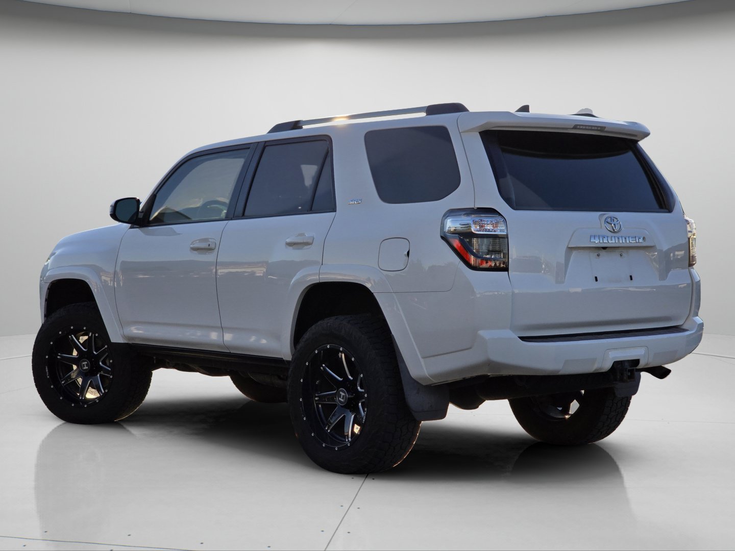 Used 2020 Toyota 4Runner SR5 AWD/4WD image 18