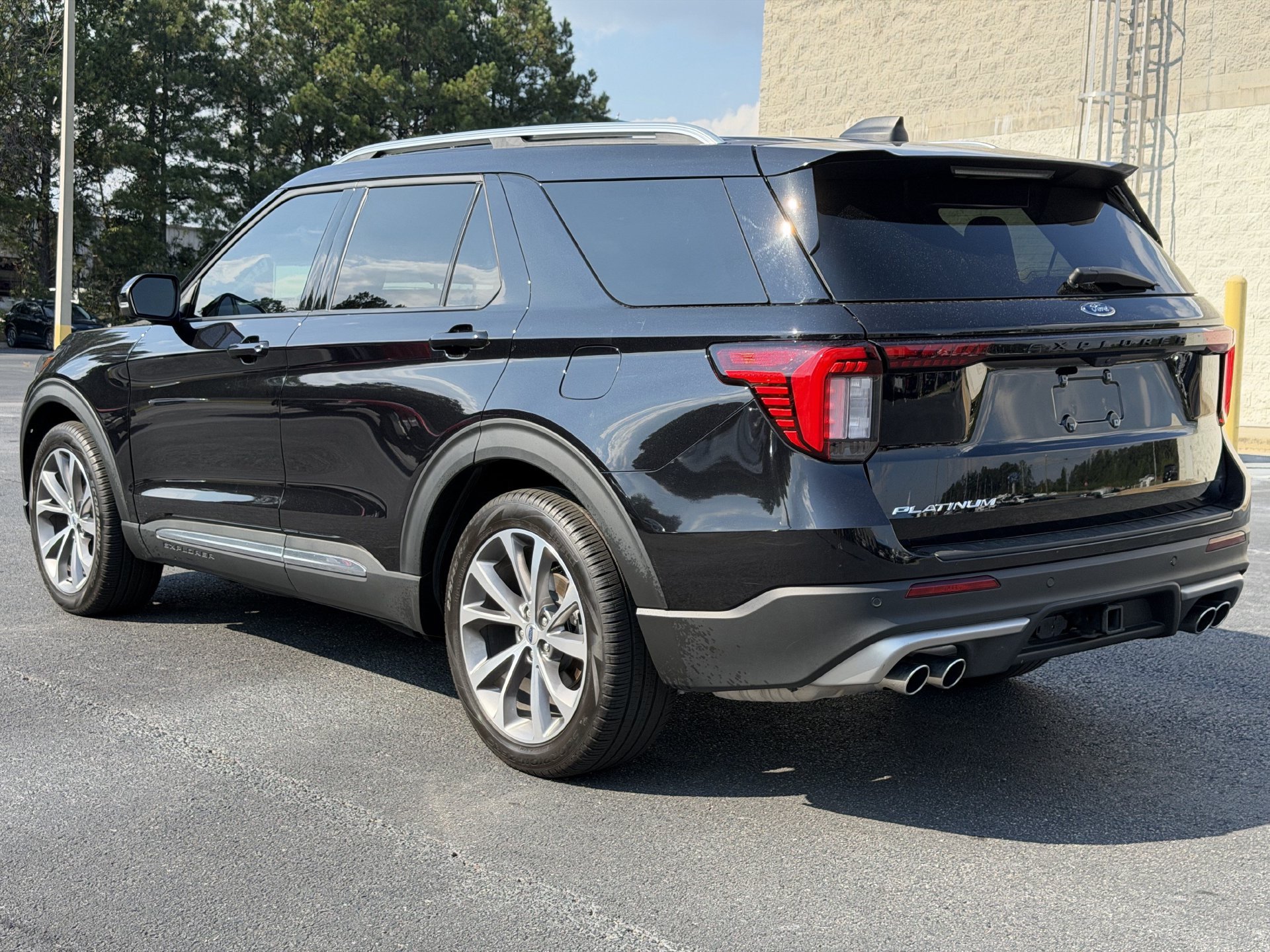 Used 2025 Ford Explorer Platinum w/ Ultimate Package RWD image 14